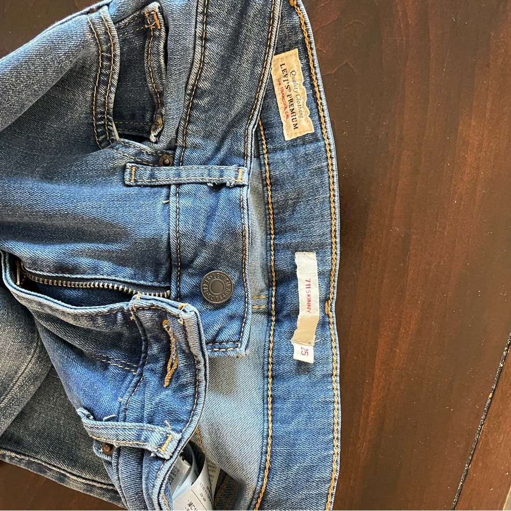 711 Skinny Levi’s